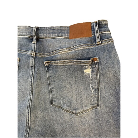 Judy Blue High Waist Vintage Wash Bermuda Denim Short Size 3XL Distressed - Picture 7 of 12